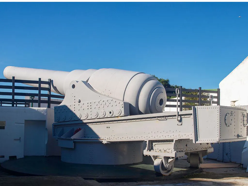 100 Ton Gun Gibraltar