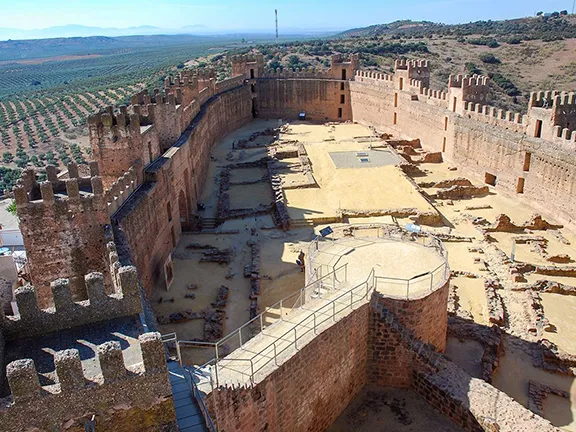 Castillo de Baños courtyard