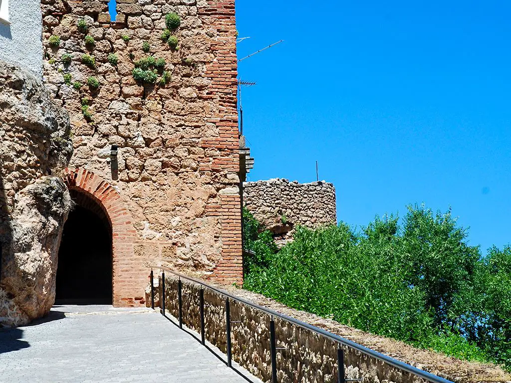 Gate into Hornos village