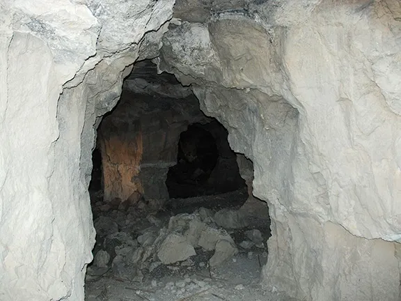 Yesos Mine Entrance