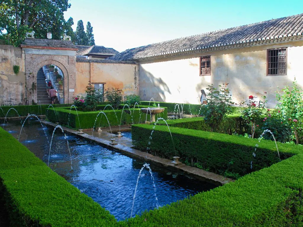 Generalife formal boxed hedges