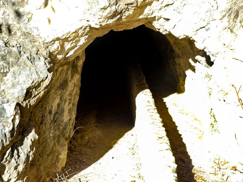 Cueva del Agua tunnel Quesada