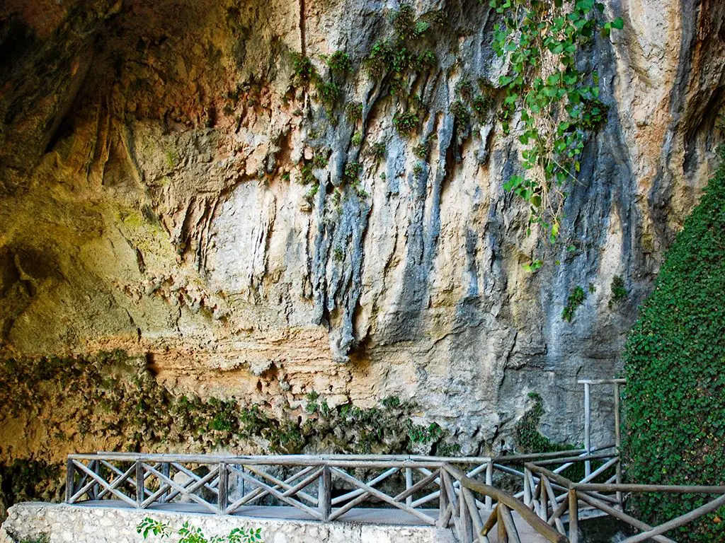 Cueva del Agua overlooking Tiscar