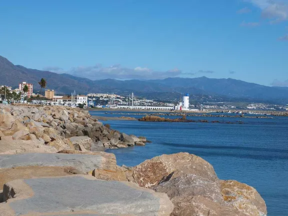 Castillo and Puerto de la Duquesa