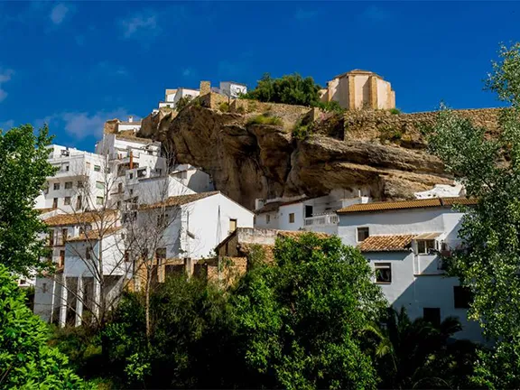 Setenil de las Bodegas: Unique White Village with Cave Dwellings