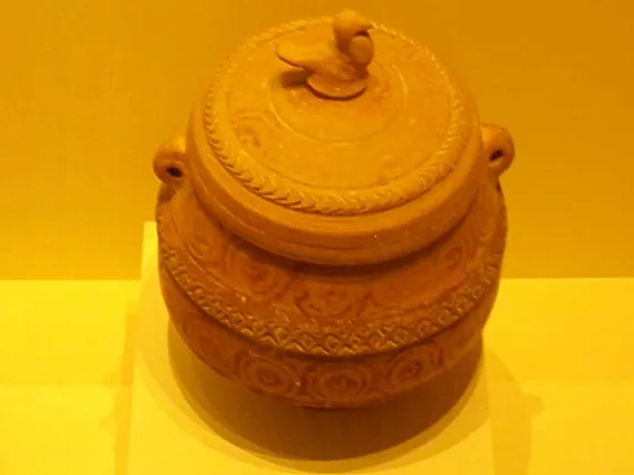 Pixis – 4th – 3rd century BC, wheel thrown pot. Found at Toya, Peal de Becerro